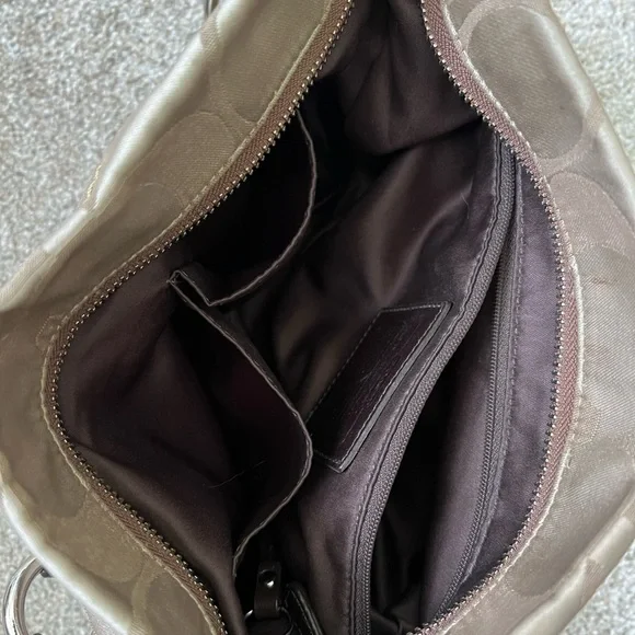 Authentic Coach Hobo Signature shoulder bag. Needs cleaning, no major wear. - Picture 6 of 15